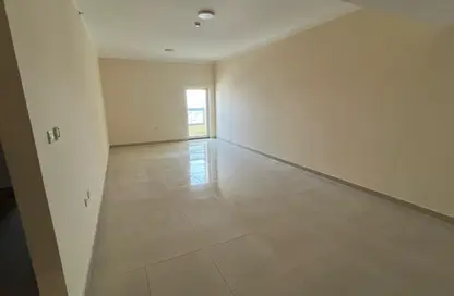 Apartment - 3 Bedrooms - 3 Bathrooms for rent in Al Jurf 2 - Al Jurf - Ajman Downtown - Ajman