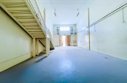 مستودع - استوديو - 2 حمامات للايجار في القوز 3 - القوز - دبي