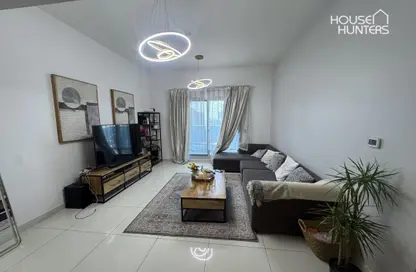 شقة - 2 غرف نوم - 2 حمامات للايجار في مساكن النخبة رقم 5 - مساكن النخبة الرياضية - مدينة دبي الرياضية - دبي