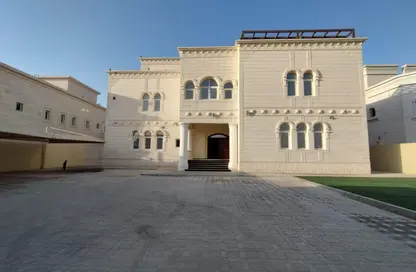 Apartment - 2 Bedrooms - 2 Bathrooms for rent in Shakhbout City - Abu Dhabi
