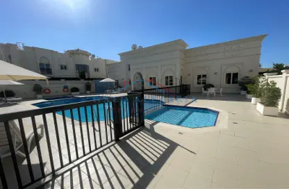 Villa - 5 Bedrooms - 6 Bathrooms for rent in Umm Suqeim 2 - Umm Suqeim - Dubai