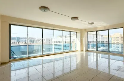Apartment - 4 Bedrooms - 4 Bathrooms for rent in Silver Sands 2 - Mankhool - Bur Dubai - Dubai