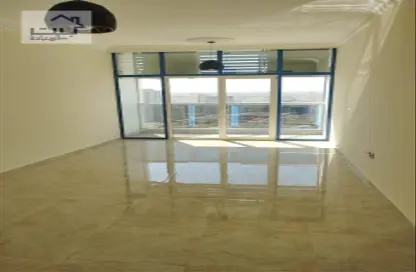 Empty Room image for: Apartment - 2 Bedrooms - 2 Bathrooms for rent in Gate Tower 1 - Musheiref - Ajman, Image 1