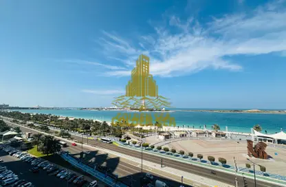 Apartment - 4 Bedrooms - 6 Bathrooms for rent in Khalidiya Centre - Cornich Al Khalidiya - Al Khalidiya - Abu Dhabi