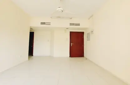 صورة لـ غرفة فارغة شقة - غرفة نوم - 1 حمام للايجار في طريق فاير ستاشن - مويلح - الشارقة ، صورة رقم 1