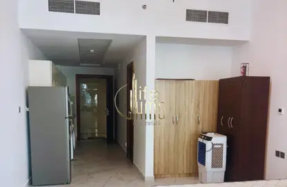 Apartment - Studio - 1 Bathroom for rent in Millennium Binghatti Residences - Business Bay - Dubai
