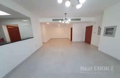 شقة - 3 غرف نوم - 3 حمامات للايجار في بناية شرف دي جي - الكرامة - دبي شقة - 3 غرف نوم - 3 حمامات للايجار في بناية شرف دي جي - الكرامة - دبي