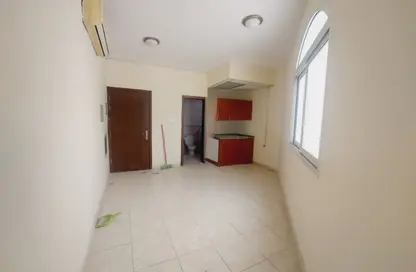Apartment - Studio - 1 Bathroom for rent in Fire Station Road - Muwaileh - Sharjah