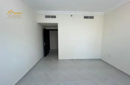 Apartment - 3 Bedrooms - 3 Bathrooms for rent in Palm Tower 2 - Palm Towers - Al Majaz - Sharjah