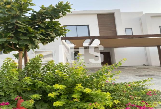 Spacious 3BR Townhouse with Maid’s Room Al Ghadeer