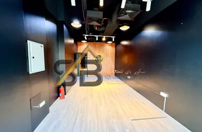 Retail - Studio - 1 Bathroom for rent in Jumeirah Garden City - Al Satwa - Dubai