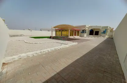 فيلا - 4 غرف نوم - 6 حمامات للايجار في رملة زاخر - زاخر - العين
