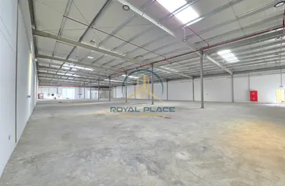 Warehouse - Studio - 2 Bathrooms for rent in Umm Ramool - Dubai