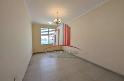 Apartment - 1 Bedroom - 2 Bathrooms for rent in Al Jimi - Al Ain