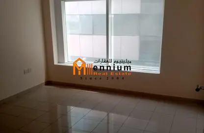 Co-working space - Studio - 1 Bathroom for rent in Al Shahid Tower - Al Qasba - Sharjah