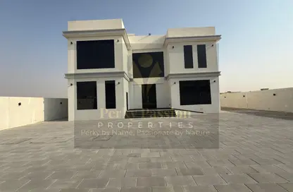 Villa - 5 Bedrooms - 7 Bathrooms for rent in Al Aweer 1 - Al Aweer - Dubai