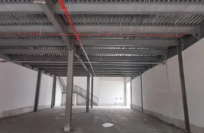 Warehouse - Studio - 1 Bathroom for rent in Umm Ramool - Dubai