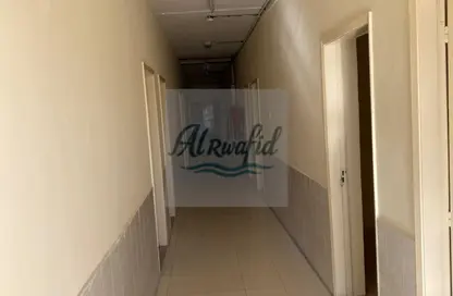 سكن عمال - استوديو - 8 حمامات للايجار في المنطقة الصناعية رقم 5 - المنطقة الصناعية بالشارقة - الشارقة