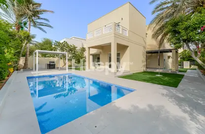 Villa - 4 Bedrooms - 5 Bathrooms for rent in Meadows 9 - Meadows - Dubai