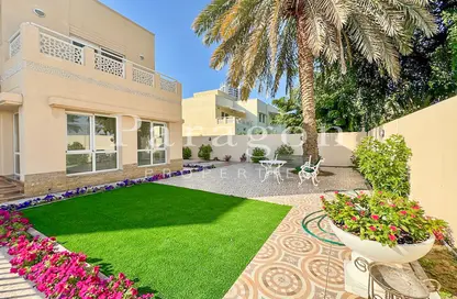Villa - 6 Bedrooms - 7 Bathrooms for rent in Meadows 1 - Meadows - Dubai