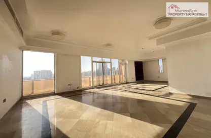 Empty Room image for: Penthouse - 4 Bedrooms - 5 Bathrooms for rent in Madinat Zayed - Abu Dhabi, Image 1