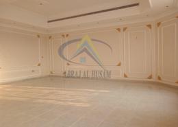 صورةغرفة فارغة لـ: مجمع سكني - 4 غرف نوم - 8 حمامات للبيع في مركز محمد بن زايد - مدينة محمد بن زايد - أبوظبي, صورة 1