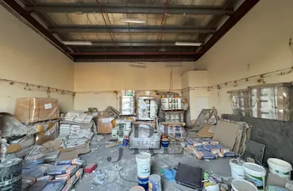 Warehouse - Studio - 1 Bathroom for rent in Al Sajaa - Sharjah