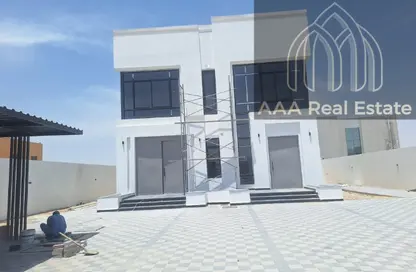 Villa - 4 Bedrooms - 6 Bathrooms for rent in Al Aweer 1 - Al Aweer - Dubai