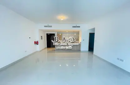 شقة - 2 غرف نوم - 2 حمامات للايجار في مركز أبوظبي الوطني للمعارض - شارع الخليج العربي - البطين - أبوظبي