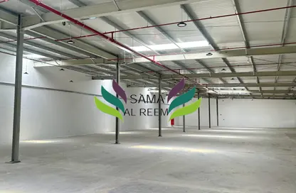 Warehouse - Studio - 2 Bathrooms for rent in RAS - Umm Ramool - Dubai