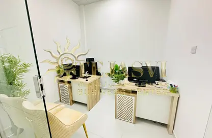 Office Space - Studio - 1 Bathroom for rent in Red Avenue - Al Garhoud - Dubai