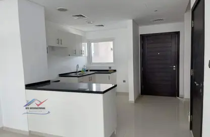 Kitchen image for: Townhouse - 3 Bedrooms - 3 Bathrooms for rent in Amargo - Damac Hills 2 - Dubai, Image 1