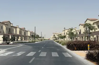 Townhouse - 2 Bedrooms - 3 Bathrooms for rent in Bloom Living - Zayed City (Khalifa City C) - Khalifa City - Abu Dhabi