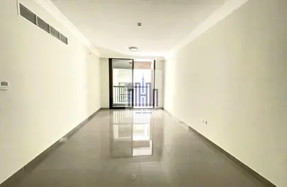 شقة - 2 غرف نوم - 3 حمامات للايجار في الزاهية - تجارية مويلح - الشارقة شقة - 2 غرف نوم - 3 حمامات للايجار في الزاهية - تجارية مويلح - الشارقة