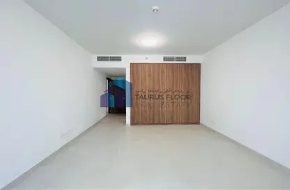 شقة - غرفة نوم - 2 حمامات للايجار في برج دي ايكس بي - شارع الشيخ زايد - دبي