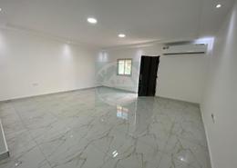 صورةغرفة فارغة لـ: شقة - 1 غرفة نوم - 1 حمام للكراء في مدينة شخبوط - أبوظبي, صورة 1