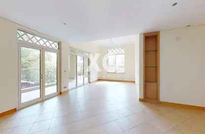 Empty Room image for: Apartment - 3 Bedrooms - 3 Bathrooms for sale in Al Khushkar - Shoreline Apartments - Palm Jumeirah - Dubai, Image 1