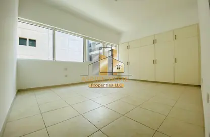 Apartment - 3 Bedrooms - 4 Bathrooms for rent in Khalidiya Towers - Al Khalidiya - Abu Dhabi