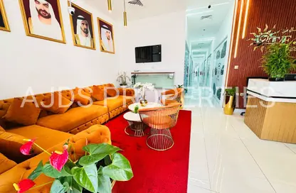 Office Space - Studio - 1 Bathroom for rent in Red Avenue - Al Garhoud - Dubai
