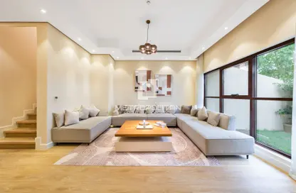 فيلا - 4 غرف نوم - 6 حمامات للبيع في بارك فيللا - الضاحية 10 - قرية الجميرا سركل - دبي