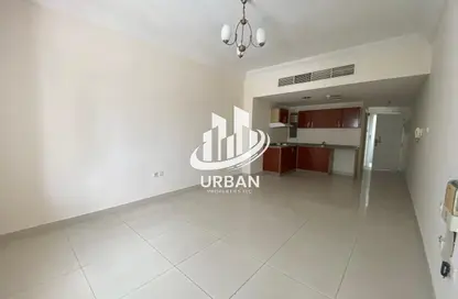 Apartment - Studio - 1 Bathroom for rent in Al Khan - Sharjah