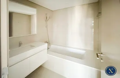 Apartment - 2 Bedrooms - 2 Bathrooms for rent in Burj Royale - Downtown Dubai - Dubai