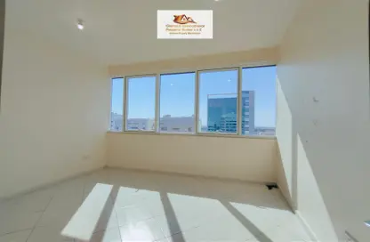 Apartment - 2 Bedrooms - 3 Bathrooms for rent in Universal Hospital Building - Airport Road - Abu Dhabi