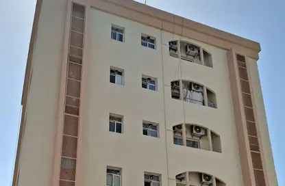عمارة بالكامل - 8 غرف نوم - 8 حمامات للبيع في البطينة - الشارقة