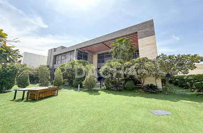 Villa - 5 Bedrooms - 7 Bathrooms for rent in Nad Al Sheba Villas - Nad Al Sheba 3 - Nad Al Sheba - Dubai