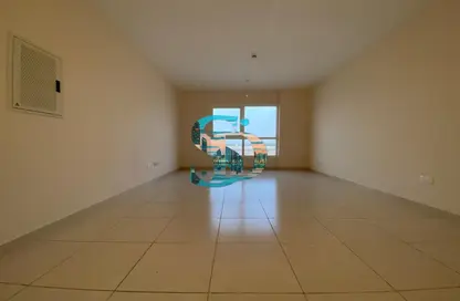 Empty Room image for: Apartment - 1 Bathroom for rent in Rawdhat Abu Dhabi - Abu Dhabi, Image 1