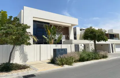 Villa - 4 Bedrooms - 5 Bathrooms for sale in West Yas - Yas Island - Abu Dhabi