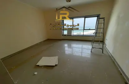Apartment - 3 Bedrooms - 3 Bathrooms for rent in Corniche Tower - Ajman Corniche Road - Ajman