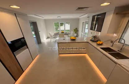 Villa - 5 Bedrooms - 4 Bathrooms for rent in Meadows 2 - Meadows - Dubai