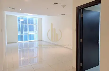 شقة - غرفة نوم - 2 حمامات للايجار في برج دوجا - شارع الشيخ زايد - دبي